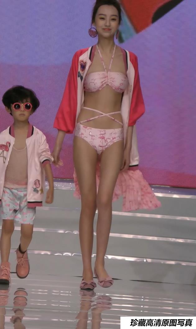 新品发布会大气晚装与内衣完美融合[mp4/1.22G]