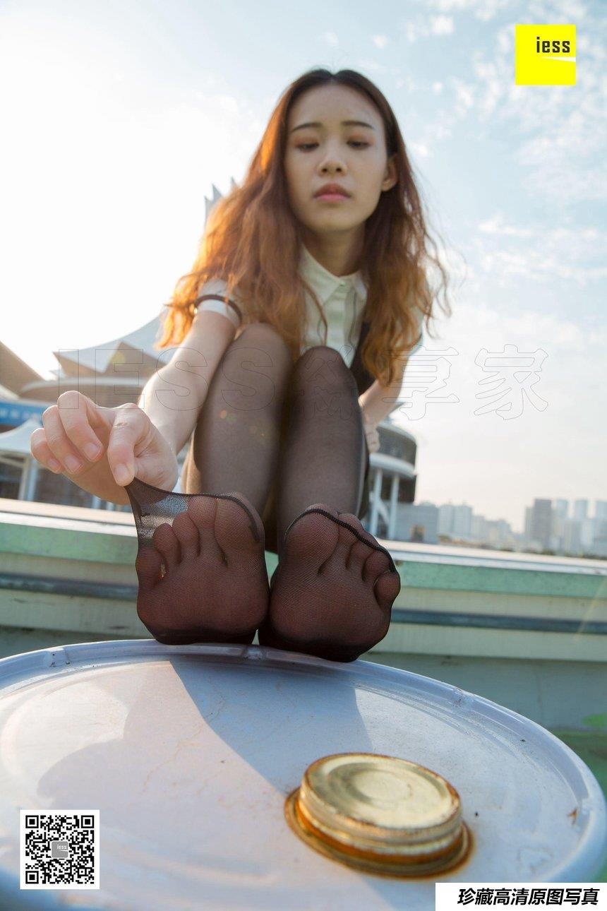 [IESS异思趣向] 2018.05.22 丝享家237《楼顶上有个黑丝女》暖暖 [85+1P]