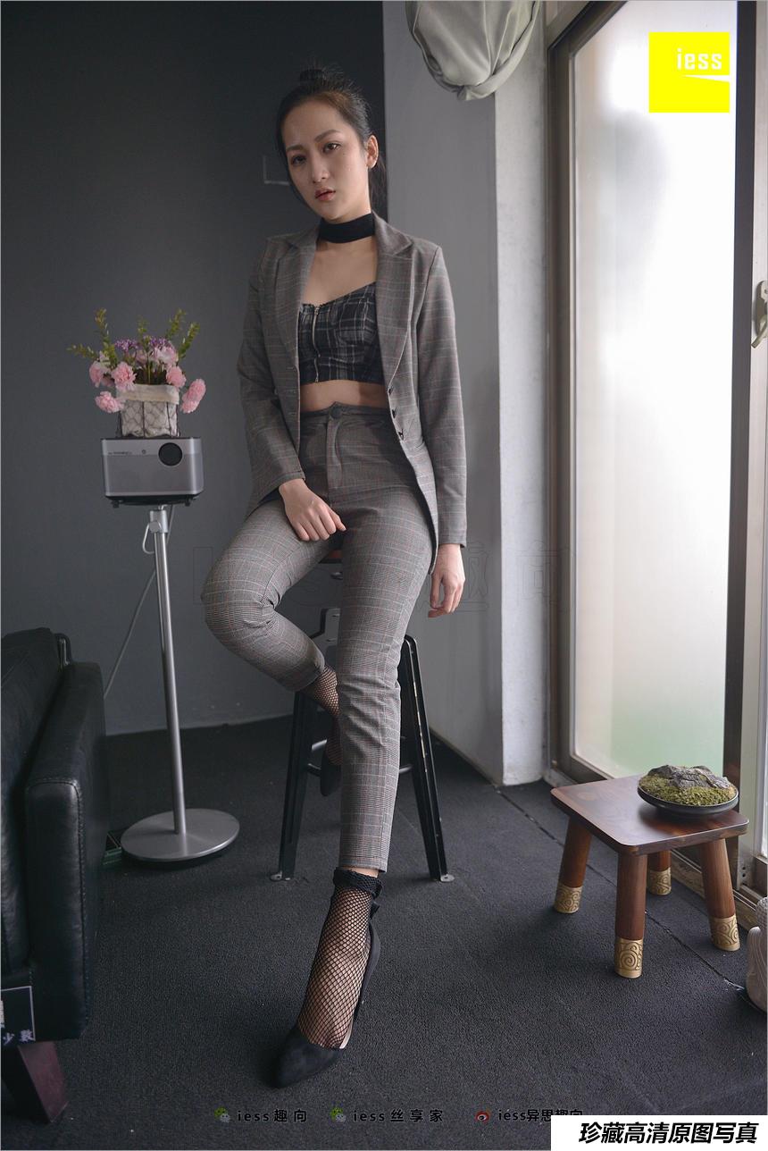 [IESS异思趣向] 2018.06.20 丝足便当241：《短网袜、长裤与职场》潇潇 [99P/208M]