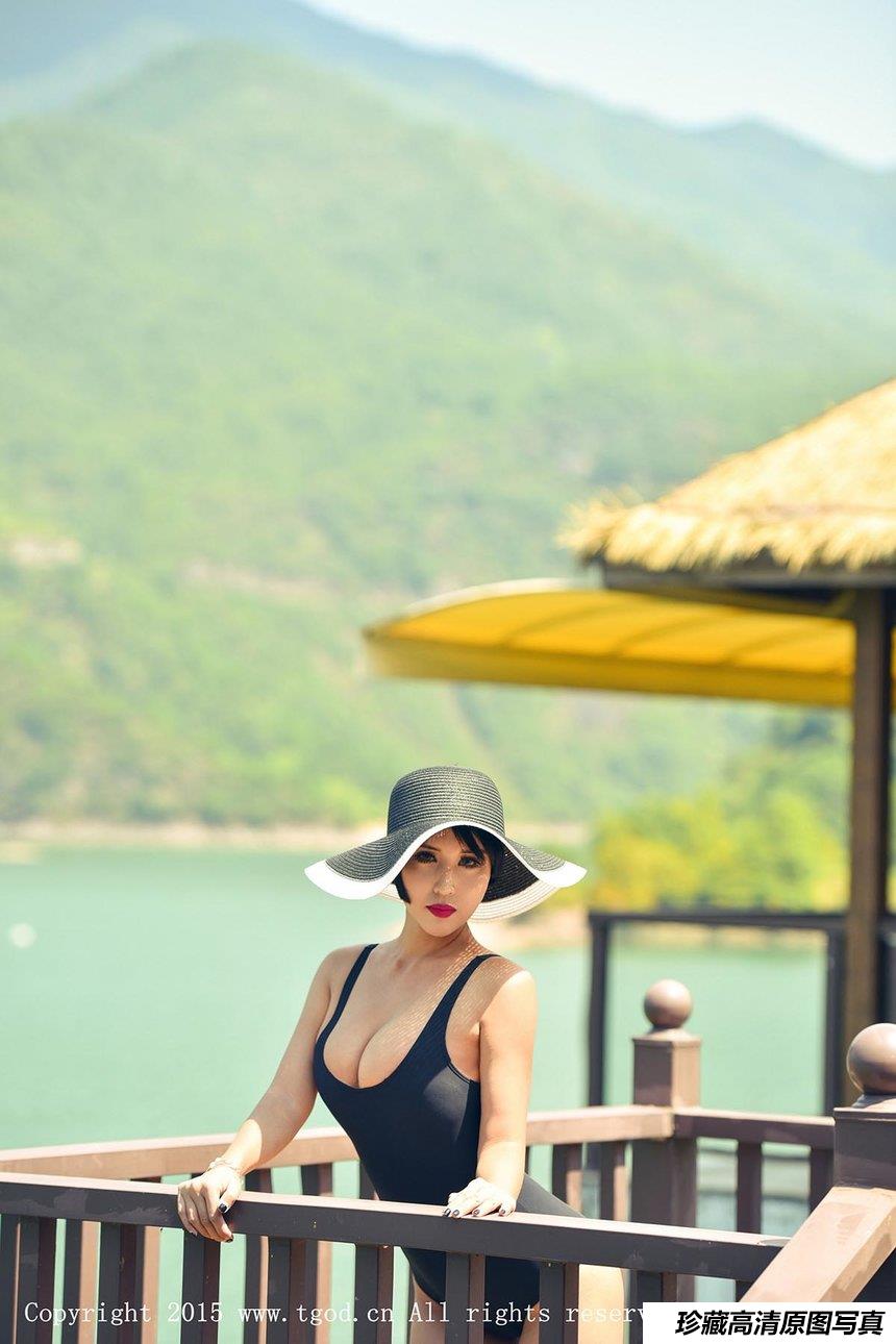 [TGOD推女神]2015.09.28 云曼旅拍 娜依灵儿 第三刊 [44+1P／146M]