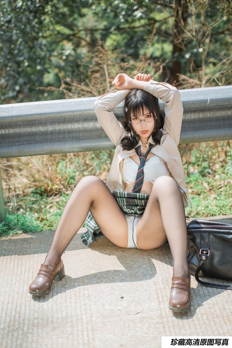 COSER逐月SU之乡间小路 (45P/293M)