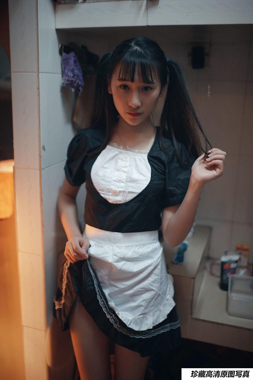 向大佬低头双马尾萌妹 深圳校服女仆装 香港之行[ 84P/264M]