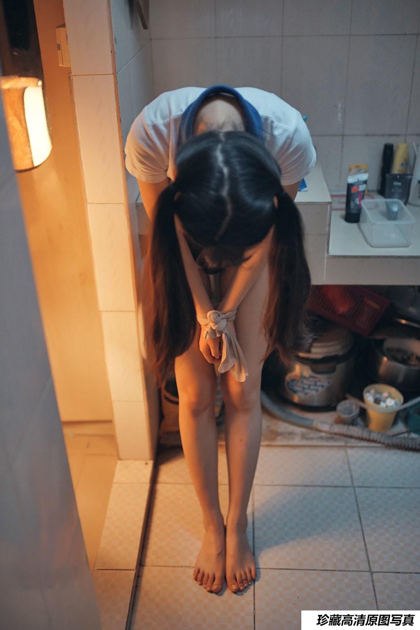 向大佬低头双马尾萌妹 深圳校服女仆装 香港之行[ 84P/264M]