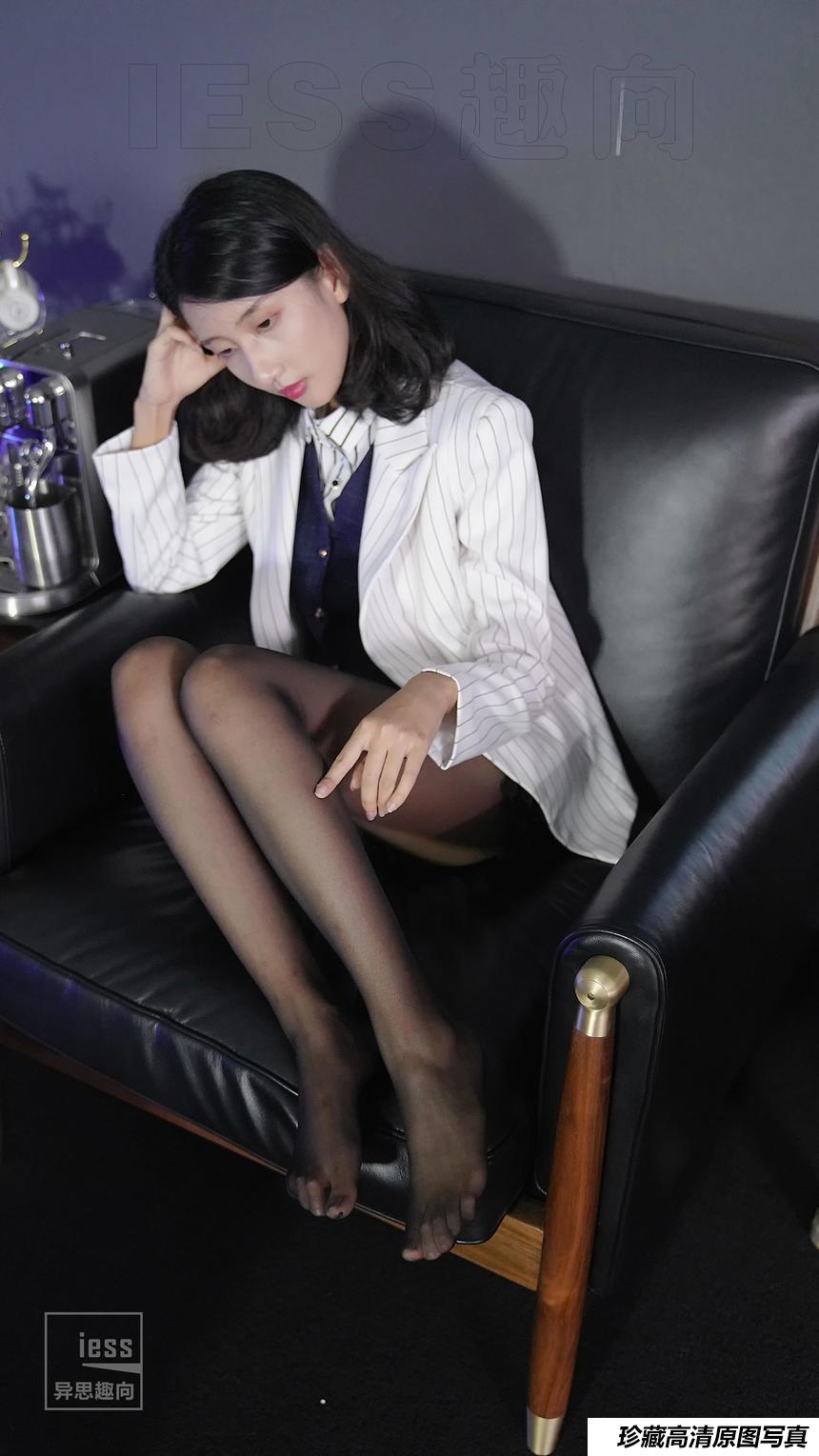 [IESS异思趣向] 2019.01.11 丝足便当291 森爷（漫画师）- 暗调黑丝特别版[58P]