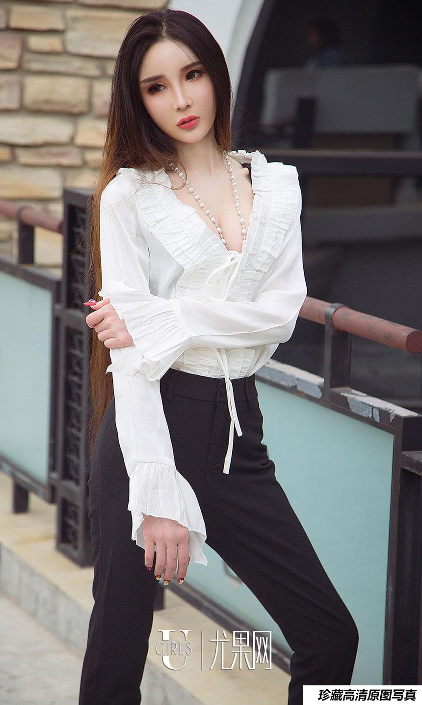 [Ugirls爱尤物] 2018.10.09 No.1238 阿依努尔瓦娅 优雅冷美人 [35P]