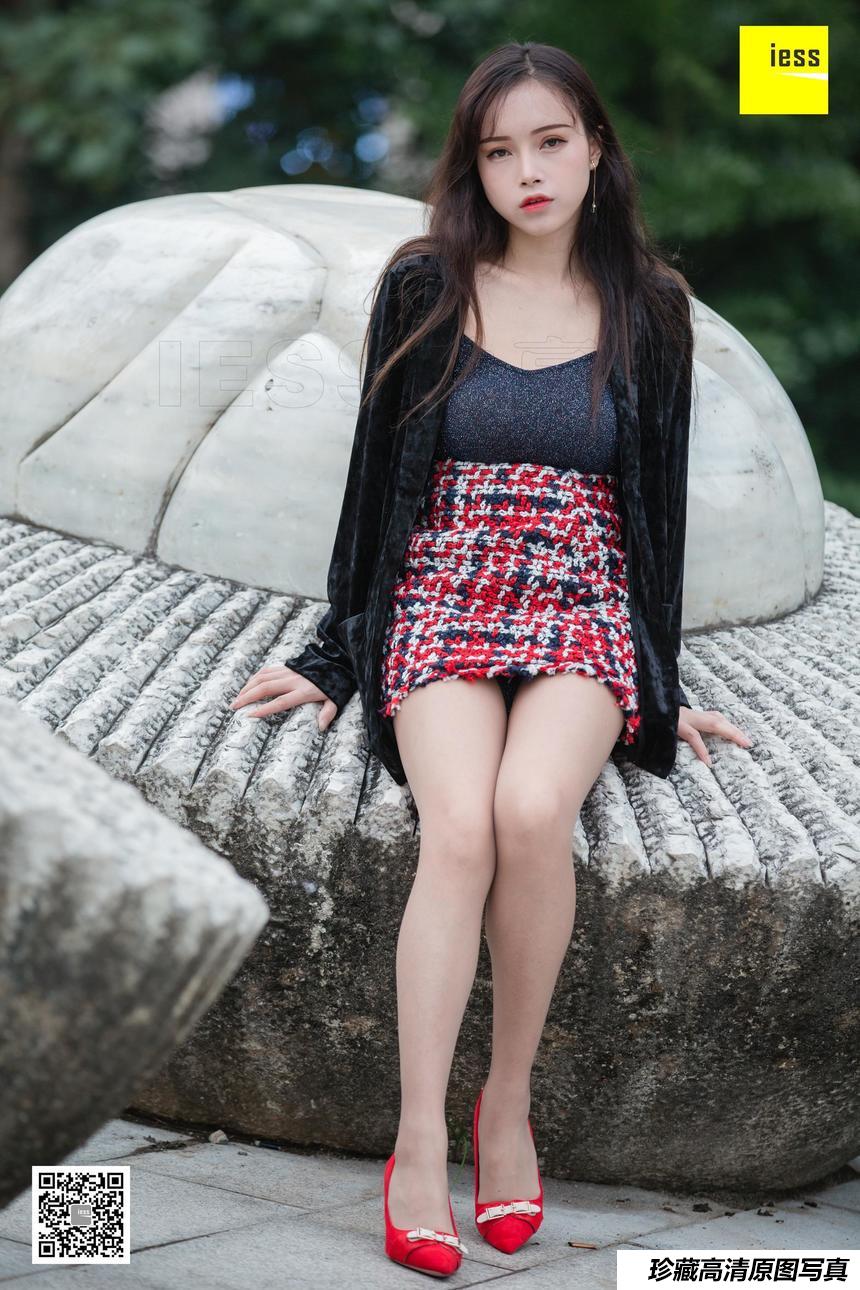 [IESS异思趣向] 2019.02.17 丝享家425：小羽 花丛中的小羽 [82P]