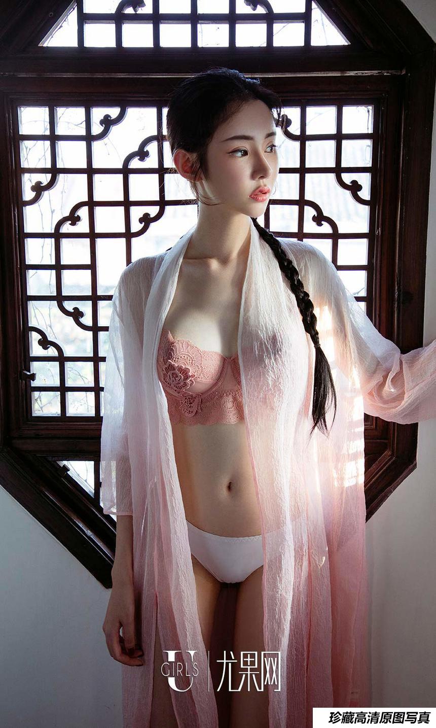 [Ugirls爱尤物] 2018.10.21 No.1250 萌琪琪 庭院深处 [35P]