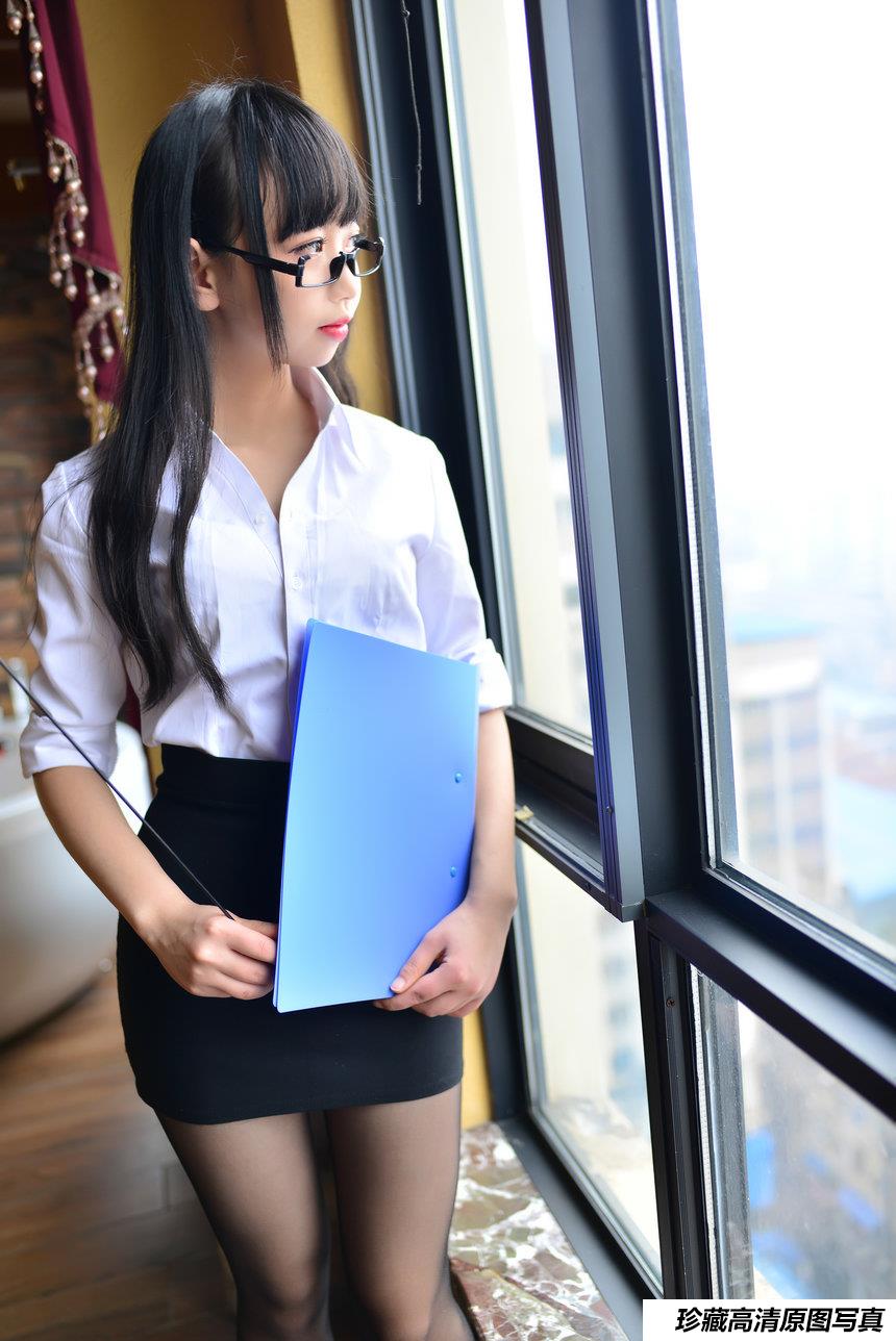 [Cosplay]雪琪 – 教师黑丝 [29P]