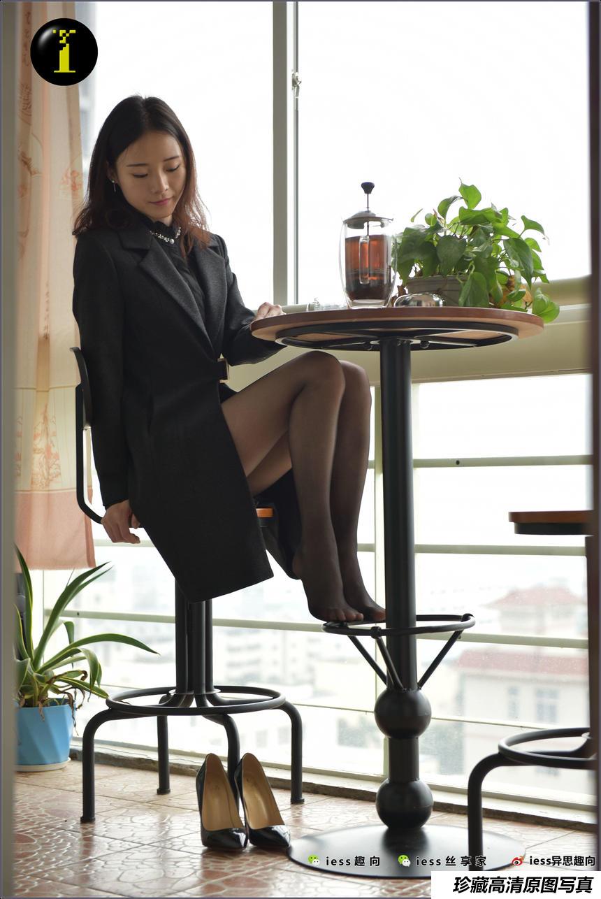 [IESS异思趣向] 普惠集 045 小六 – 风衣下的黑丝II [62P]