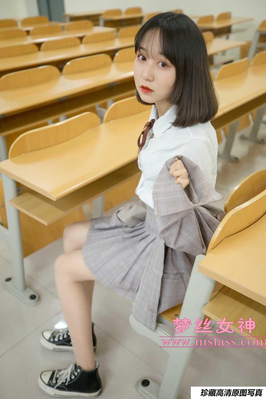 梦丝女神 刘诺-教室顷语 [61+1P]