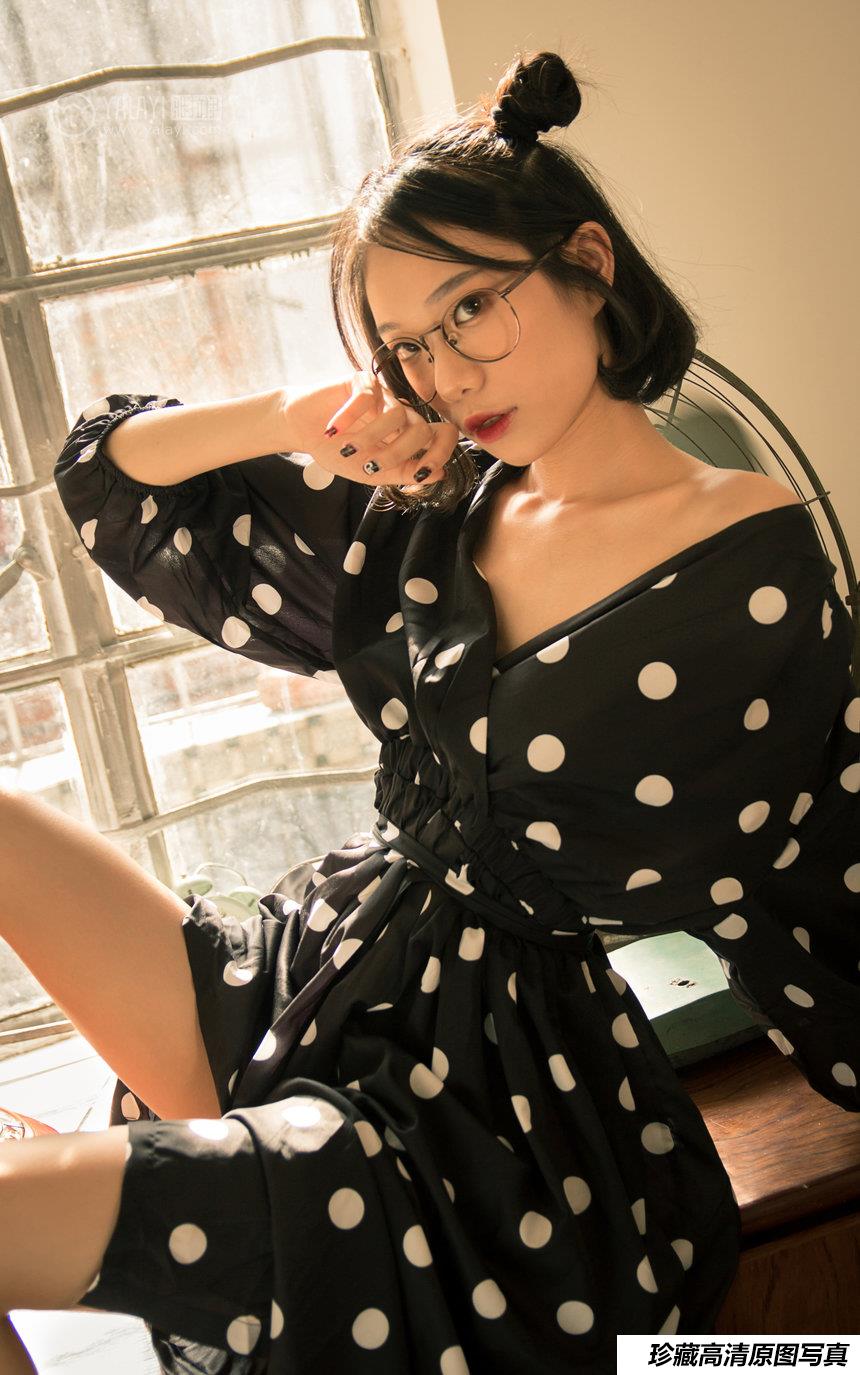 [YALAYI雅拉伊]2018.11.02 No.114 双面伊人 琳琳琛琛 [40+1P]-绅士图