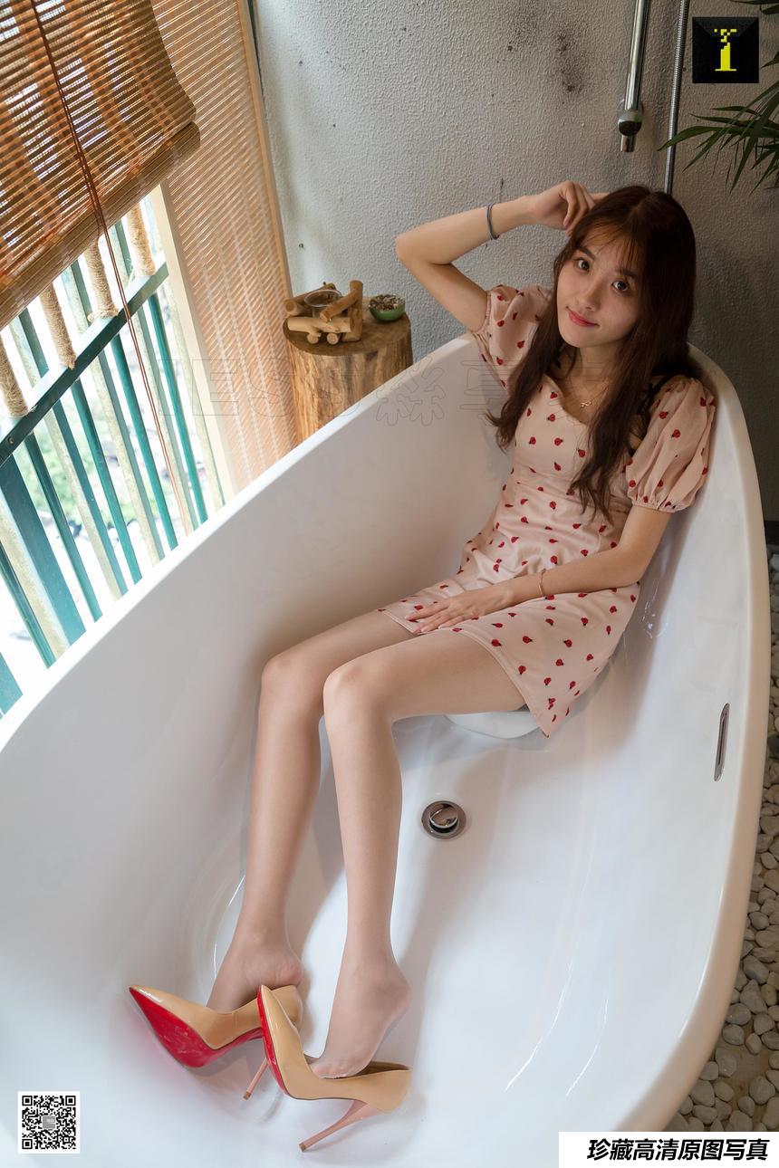 [IESS异思趣向] 2019.08.29 丝享家 561：婉萍与小黄鸭 [94P]