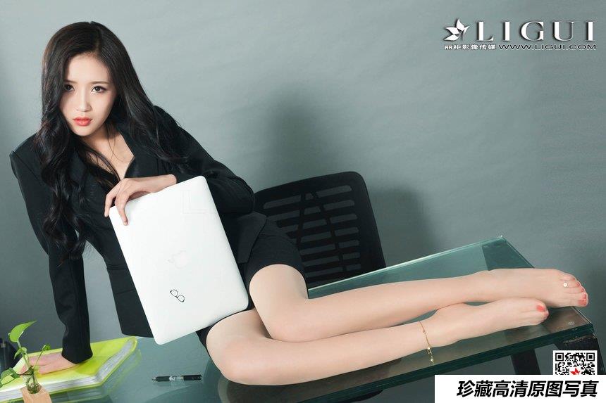 [Ligui丽柜]2019.08.26 网络丽人 Model 玲玲《职场新秀》 [53+1P107M]