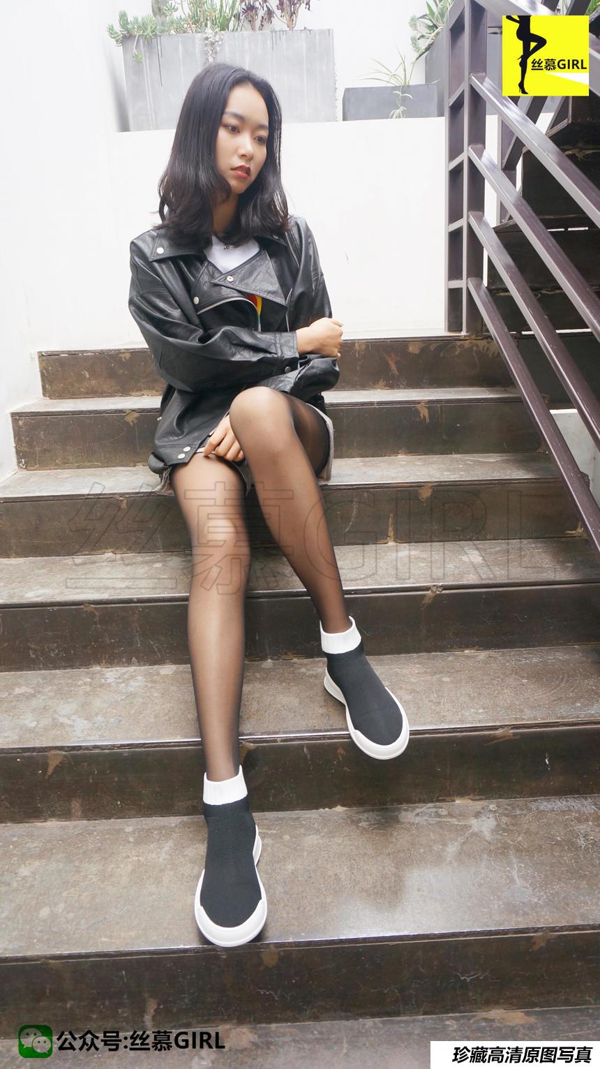 [丝慕写真] 第003期 模特：三万姐《秋风与长腿的故事》[87P116M]