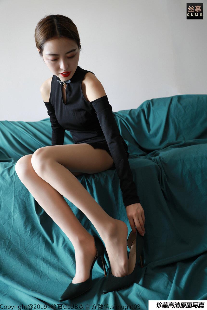 丝慕写真  丹丹的开衩旗袍肉丝 [73P]