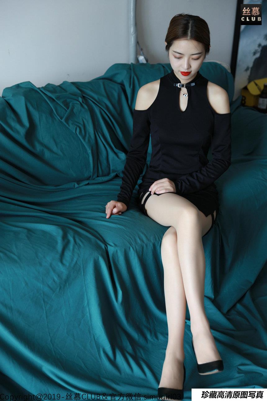 丝慕写真  丹丹的开衩旗袍肉丝 [73P]