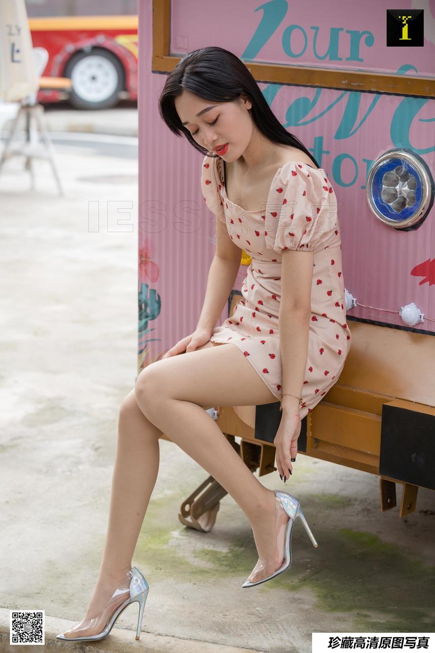 [IESS异思趣向]2019.10.09 丝享家588：可乐 – 少女感街拍 [90P]