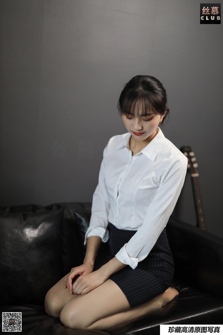 丝慕写真 佳佳 - 白领的衬衫扣