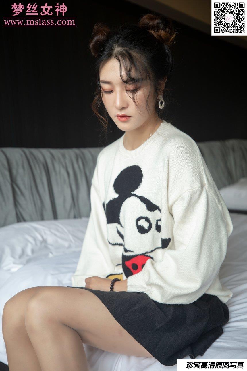 [MSLASS梦丝女神] 2019.11.12 NO.064 《雨晨 白卫衣下的丝袜》[62+1P461M]