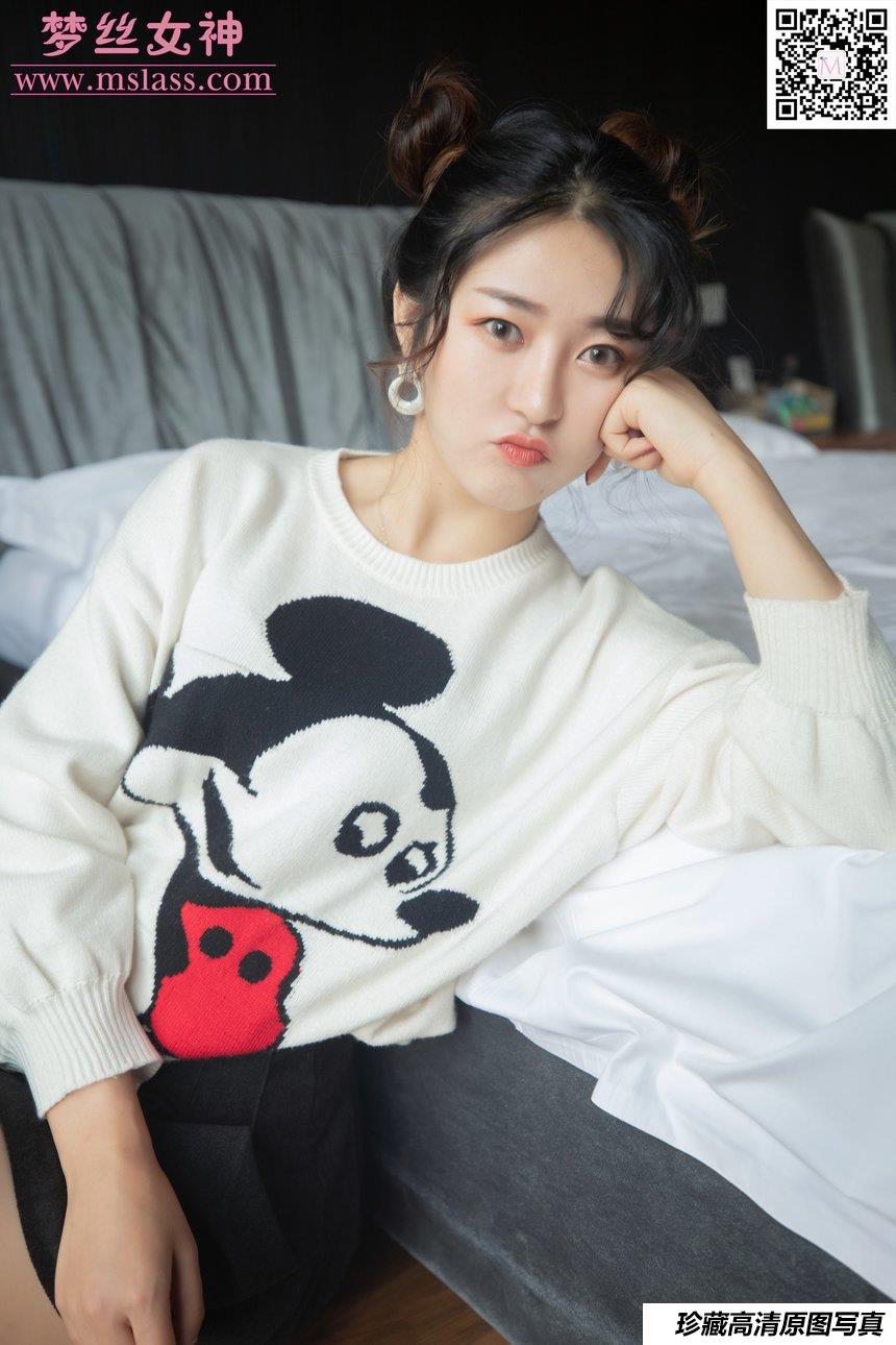 [MSLASS梦丝女神] 2019.11.12 NO.064 《雨晨 白卫衣下的丝袜》[62+1P461M]