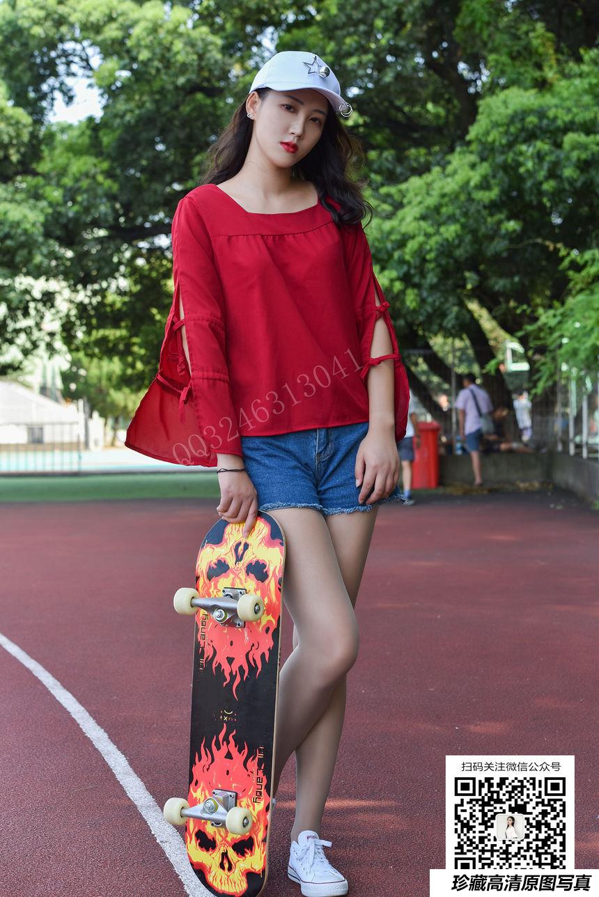 [大生模拍] 悦悦 穿着丝袜玩滑板