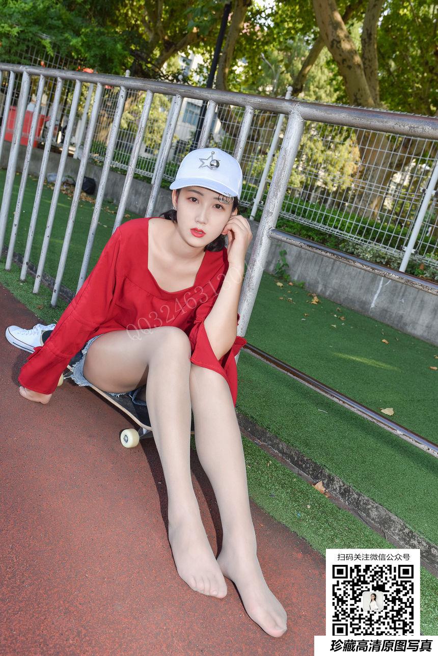 [大生模拍] 悦悦 穿着丝袜玩滑板