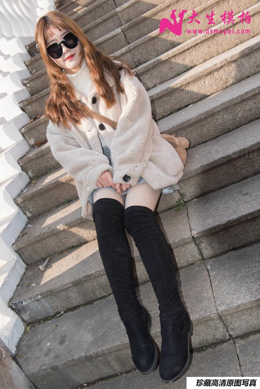 [大生模拍] 娇娇 户外光腿神器