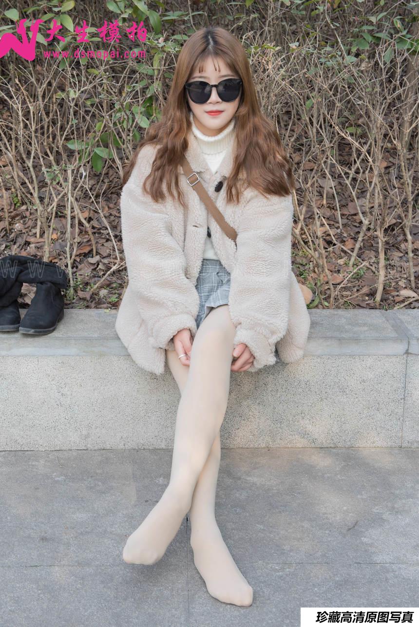 [大生模拍] 娇娇 户外光腿神器