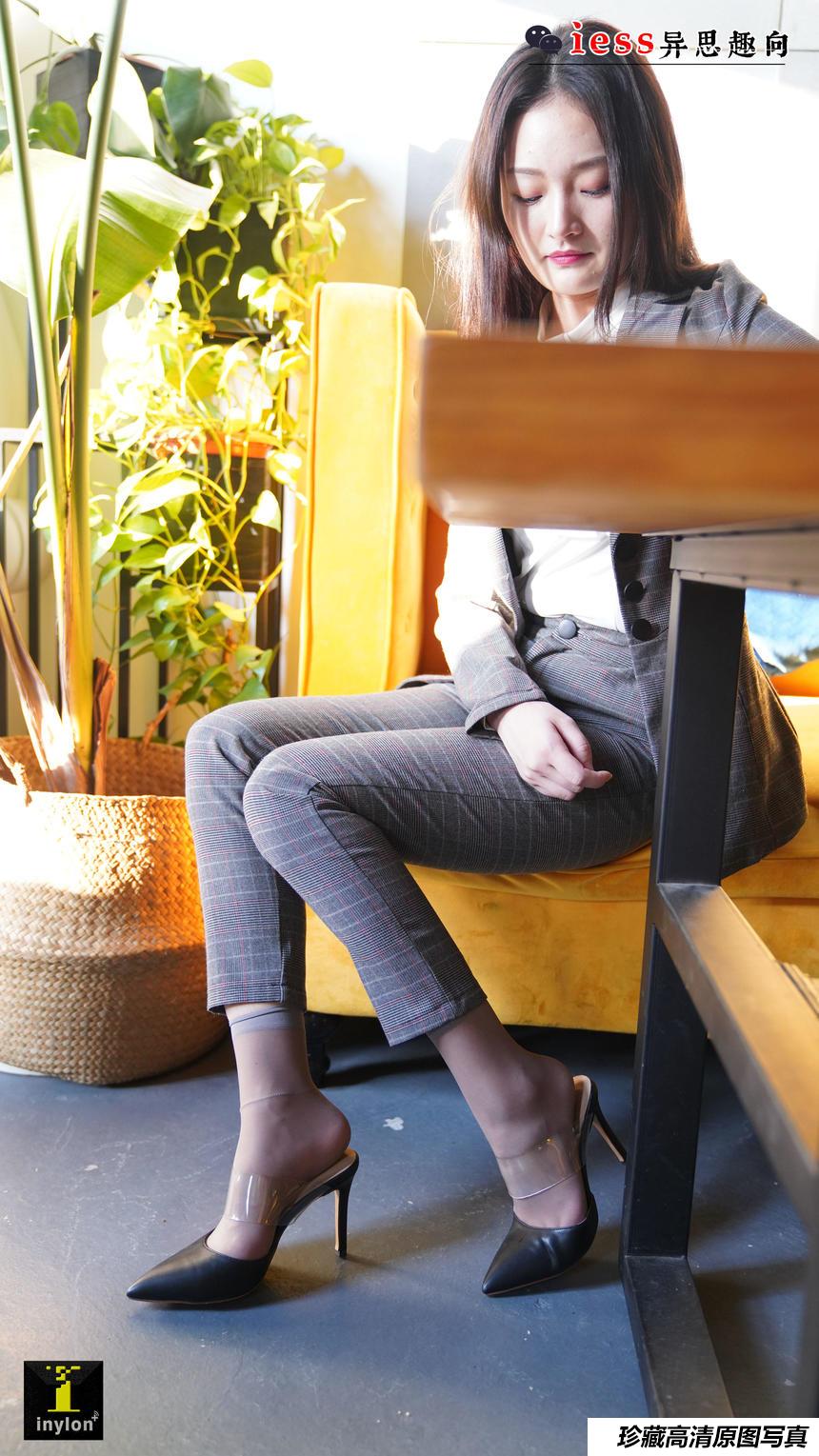 [IESS异思趣向] 普惠集132 – 模特：格格《精彩的短灰丝特写》