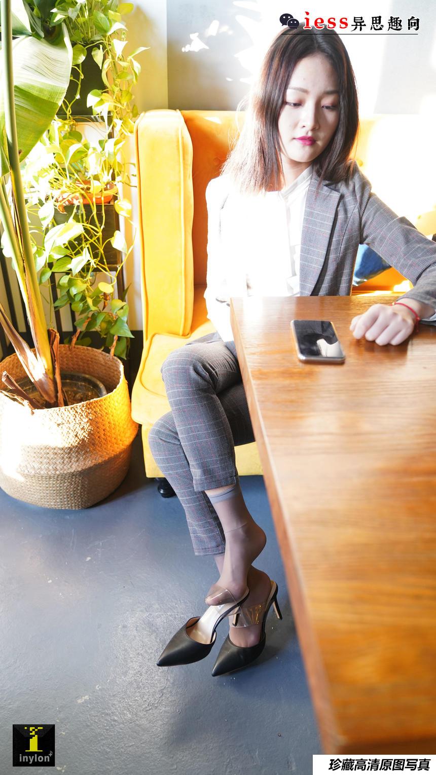 [IESS异思趣向] 普惠集132 – 模特：格格《精彩的短灰丝特写》