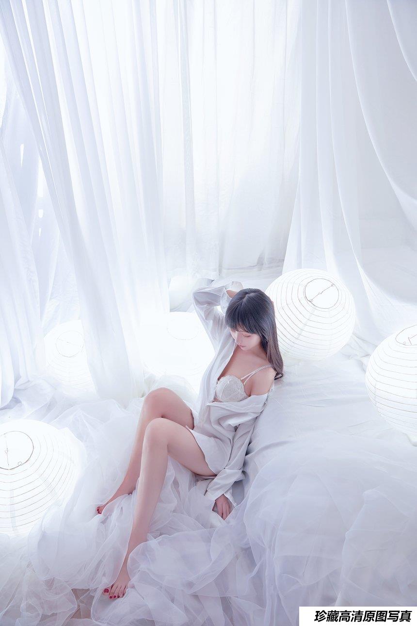 Shika小鹿鹿 - 纯白 [18P-36MB]