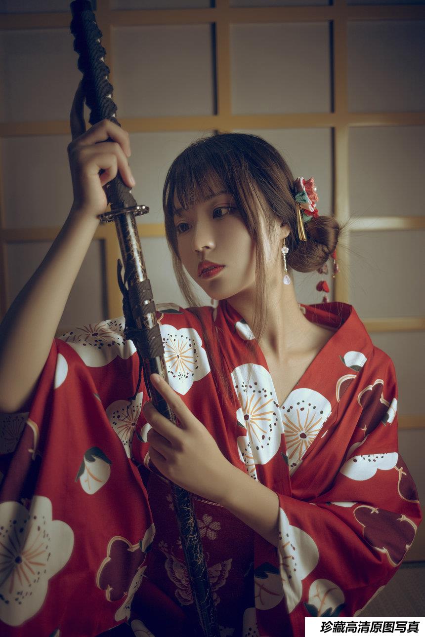 白易子教主：纤细身躯藏有胸猛好欧派，清纯抚媚兼备满足每个人 [31P]