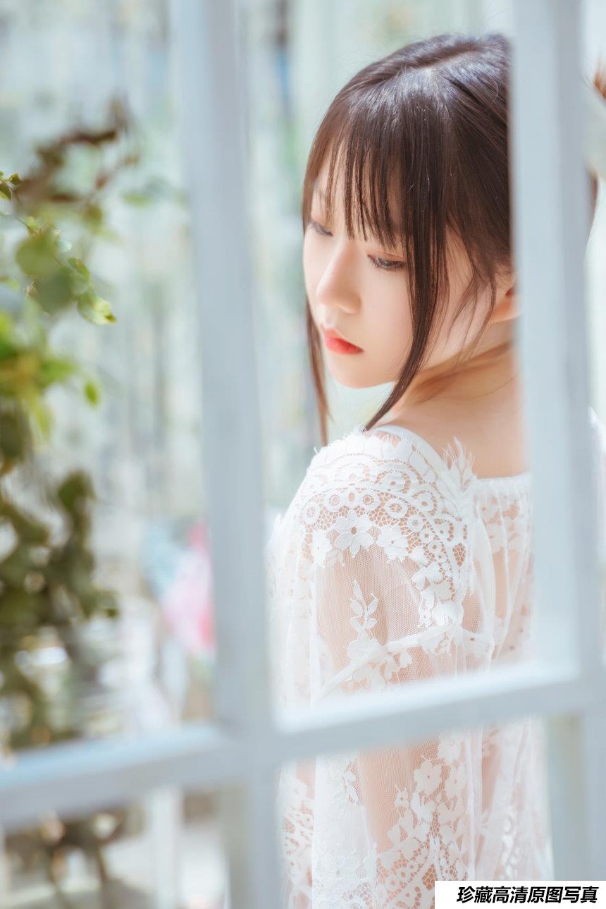 [香草喵露露]玻璃房少女 [76P]