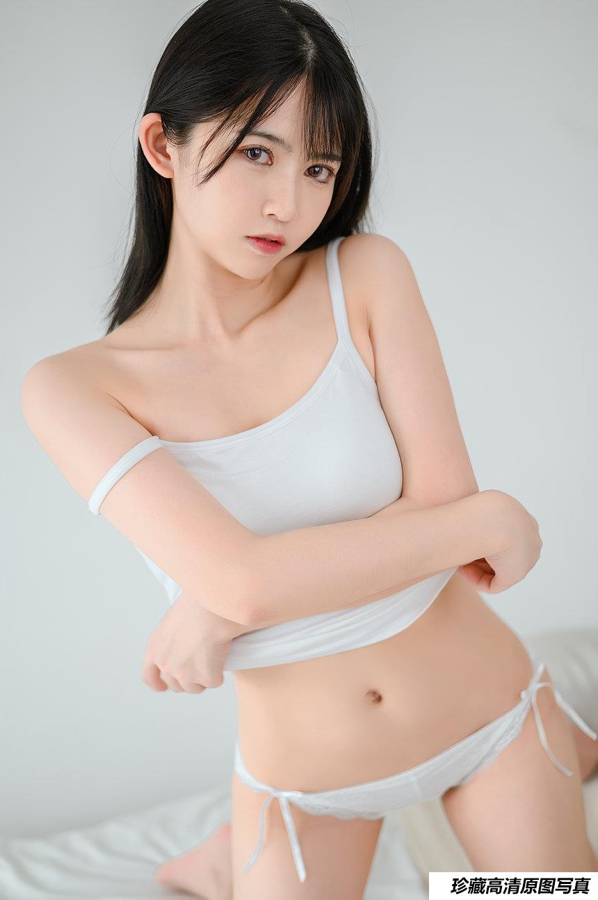 [鳗鱼霏儿]白色小背心 [41P/1V]