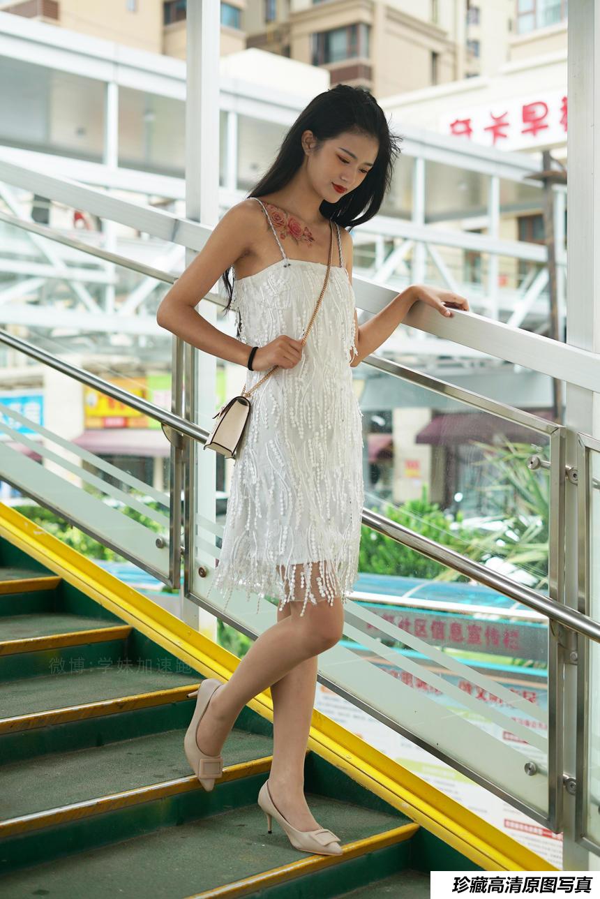 学妹加速跑 XM079《草地上的绿茶jio-鹿酱》[97P-130MB]