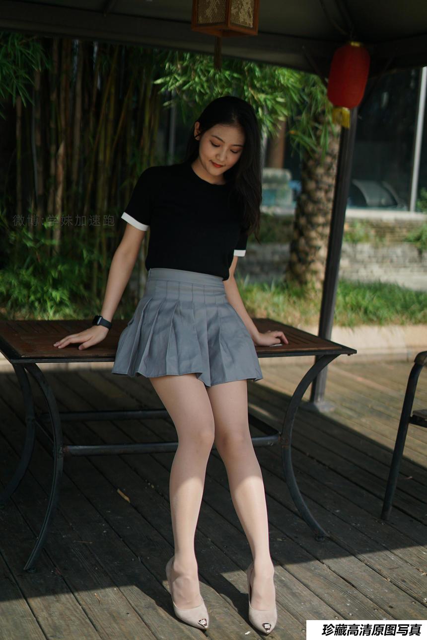 学妹加速跑 XM077《桌上起舞的彤彤》 图套+视频