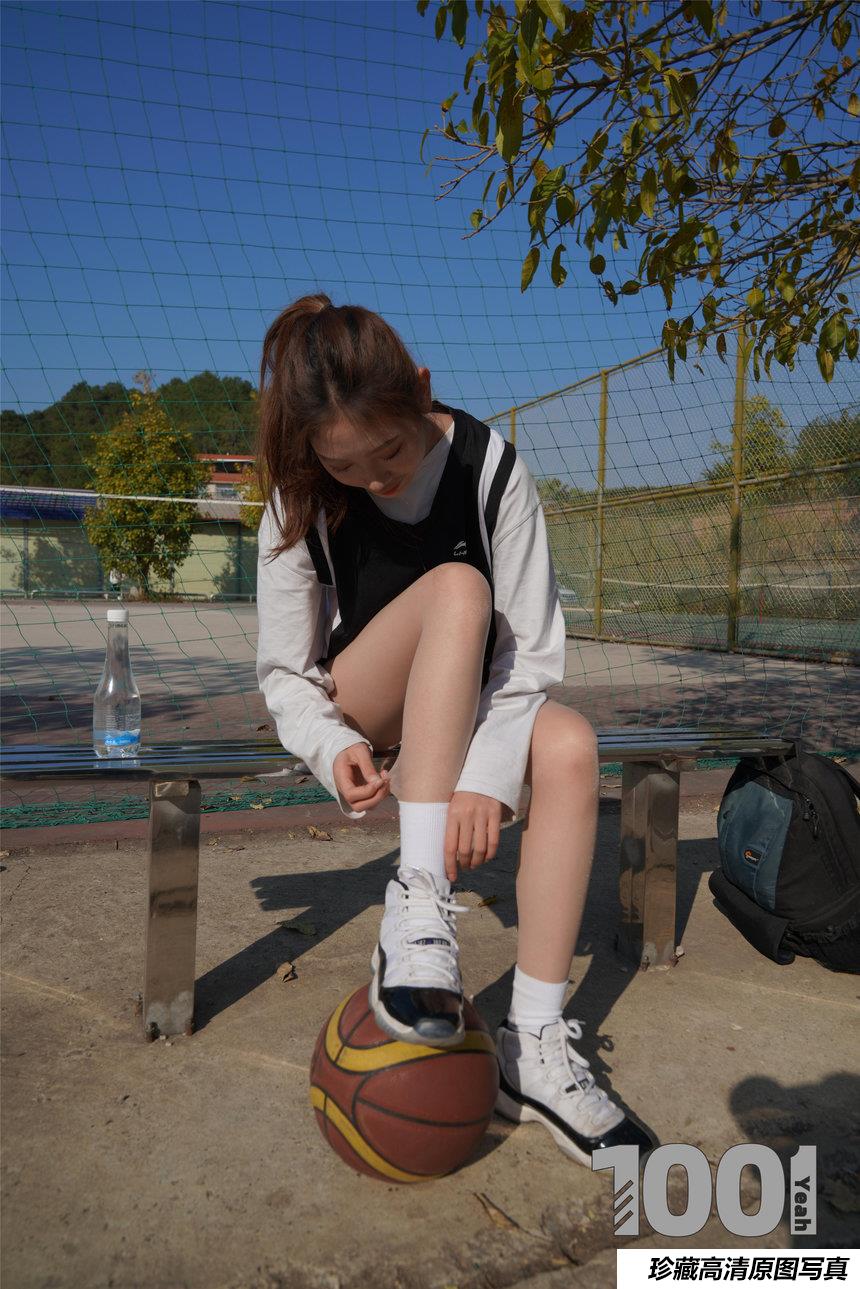 [IESS异思趣向] 一千零一夜 草莓《陪女朋友打篮球1-2》