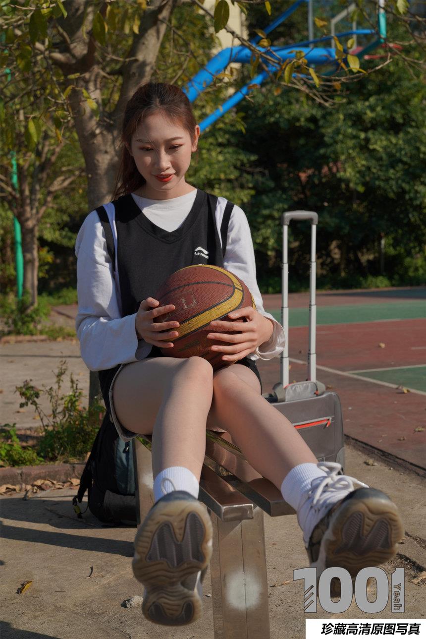 [IESS异思趣向] 一千零一夜 草莓《陪女朋友打篮球1-2》