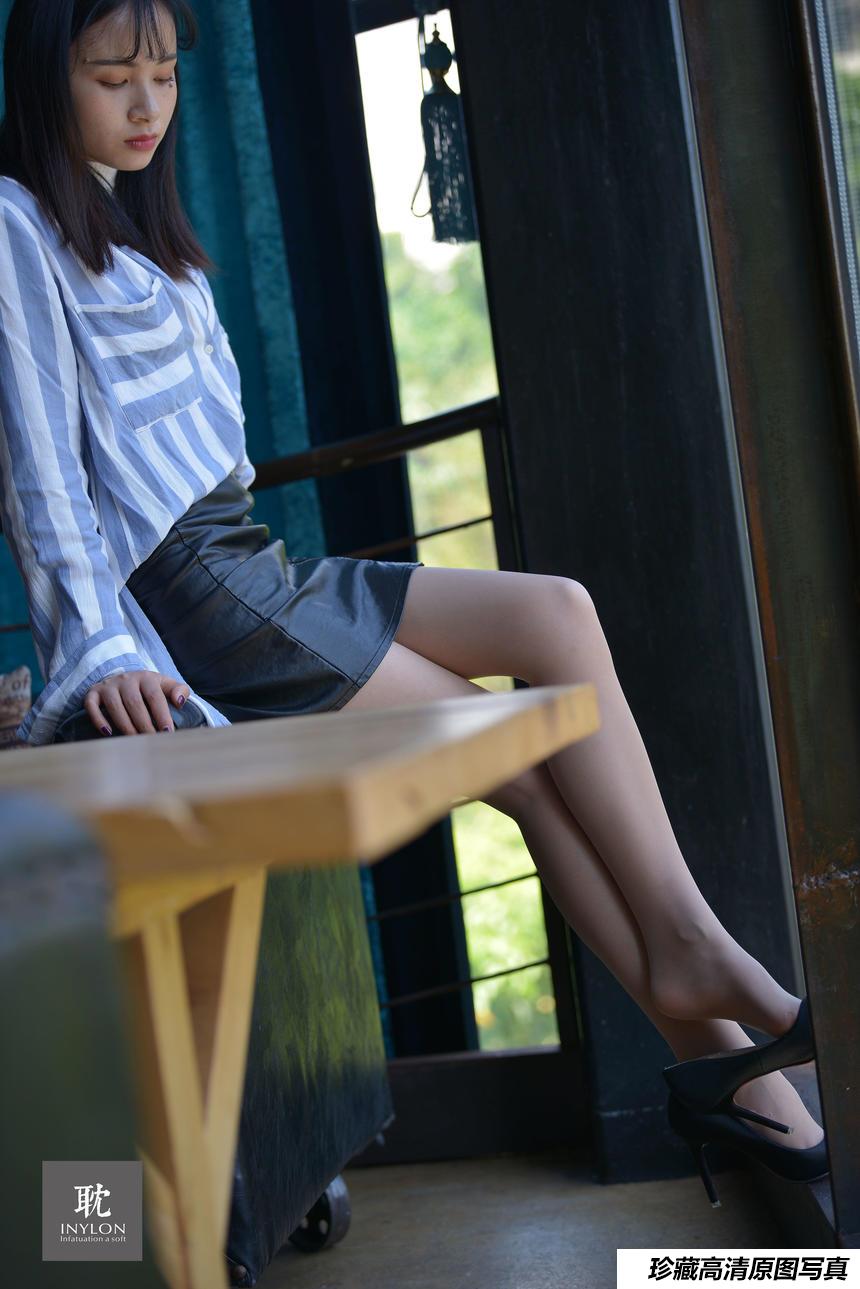 [IESS异思趣向]《普惠集238》- 模特：阿离《窗边反复斟酌的34码小脚》