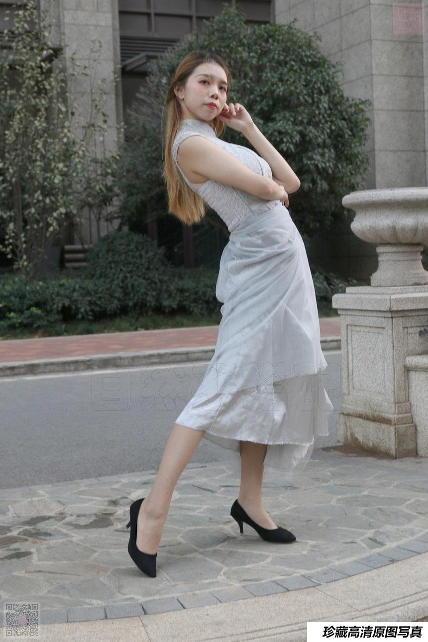 [SiHua丝话]SH034 花园里迷路的小伴娘 小俏[79P+2V／466MB]