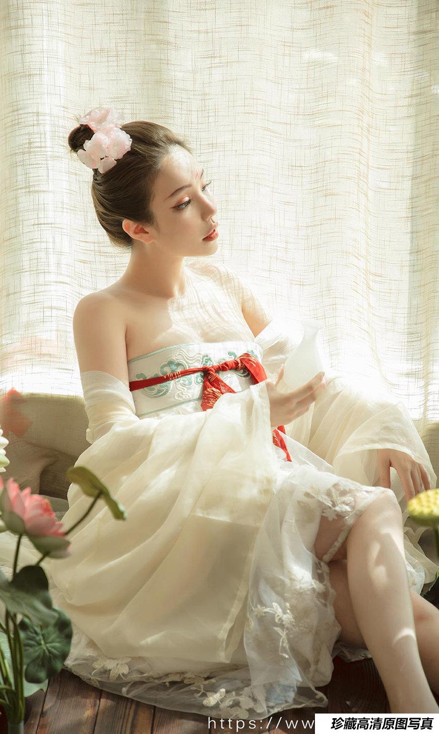 [Ugirls尤果网]爱尤物 2020.10.01 No.1923 妮小妖 花满月夜 [35P]