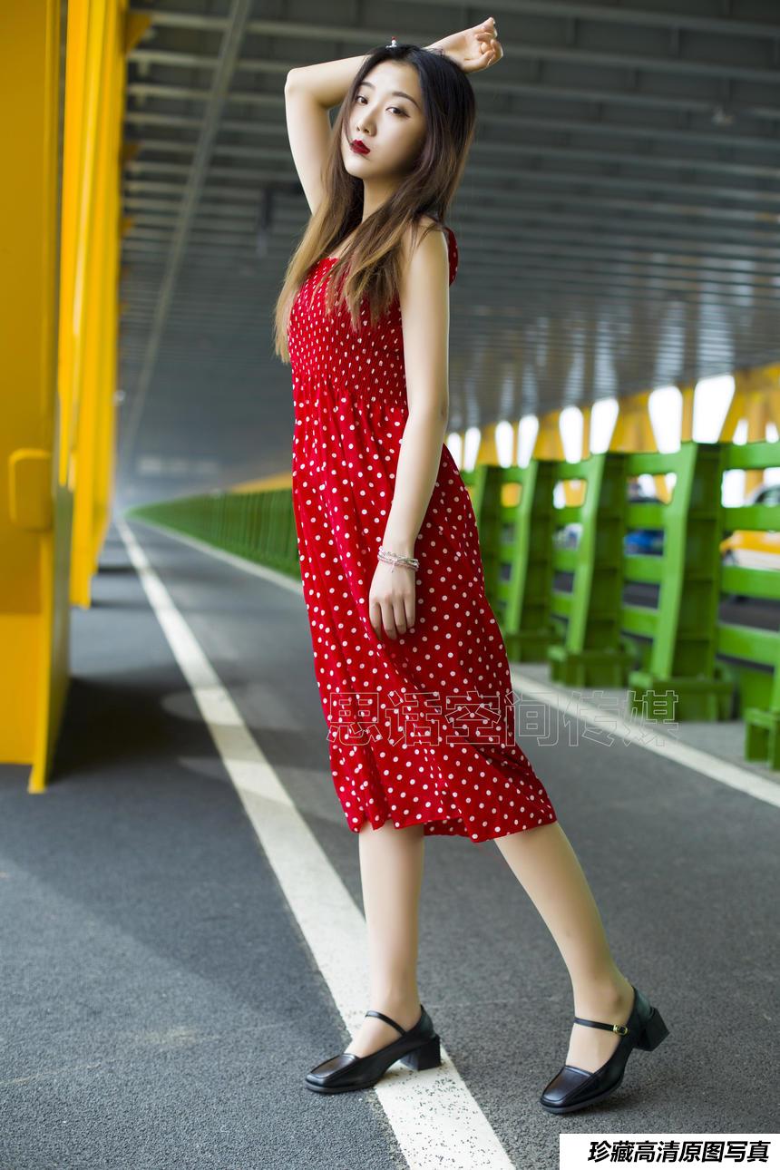 [SiHua丝话]SH125 露露 长江大桥神秘红裙[42P／50MB]