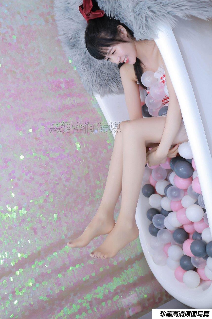 [SiHua思话]SH176 筱蝶__波波球上的美腿少女[50P／94.1MB]