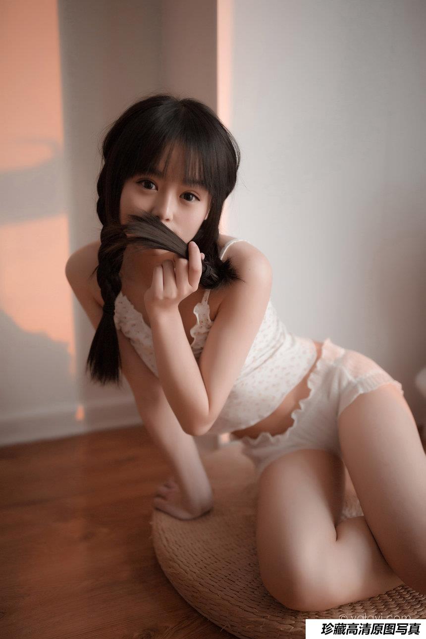 [YALAYI雅拉伊] 2021.01.22 NO.755 小乖《零零后少女》[32P+1P/291M]