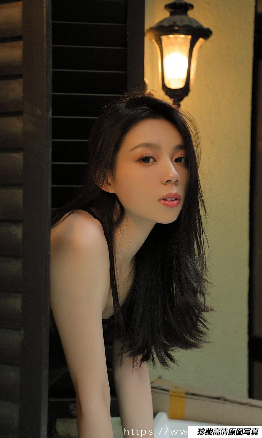 [Ugirls尤果网]爱尤物 2021.03.01 No.2034 言沫 古堡少女 [35P]