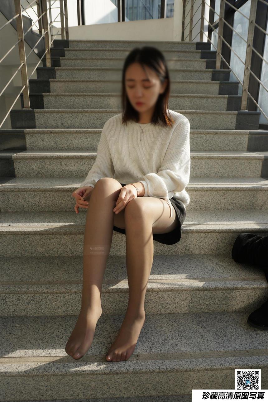 妖精视觉 NO.104 苏苏 长靴&高跟，双色丝袜[73P／47MB]