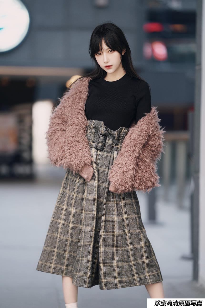 Shika小鹿鹿 - 三里屯街拍 [31P-301MB]