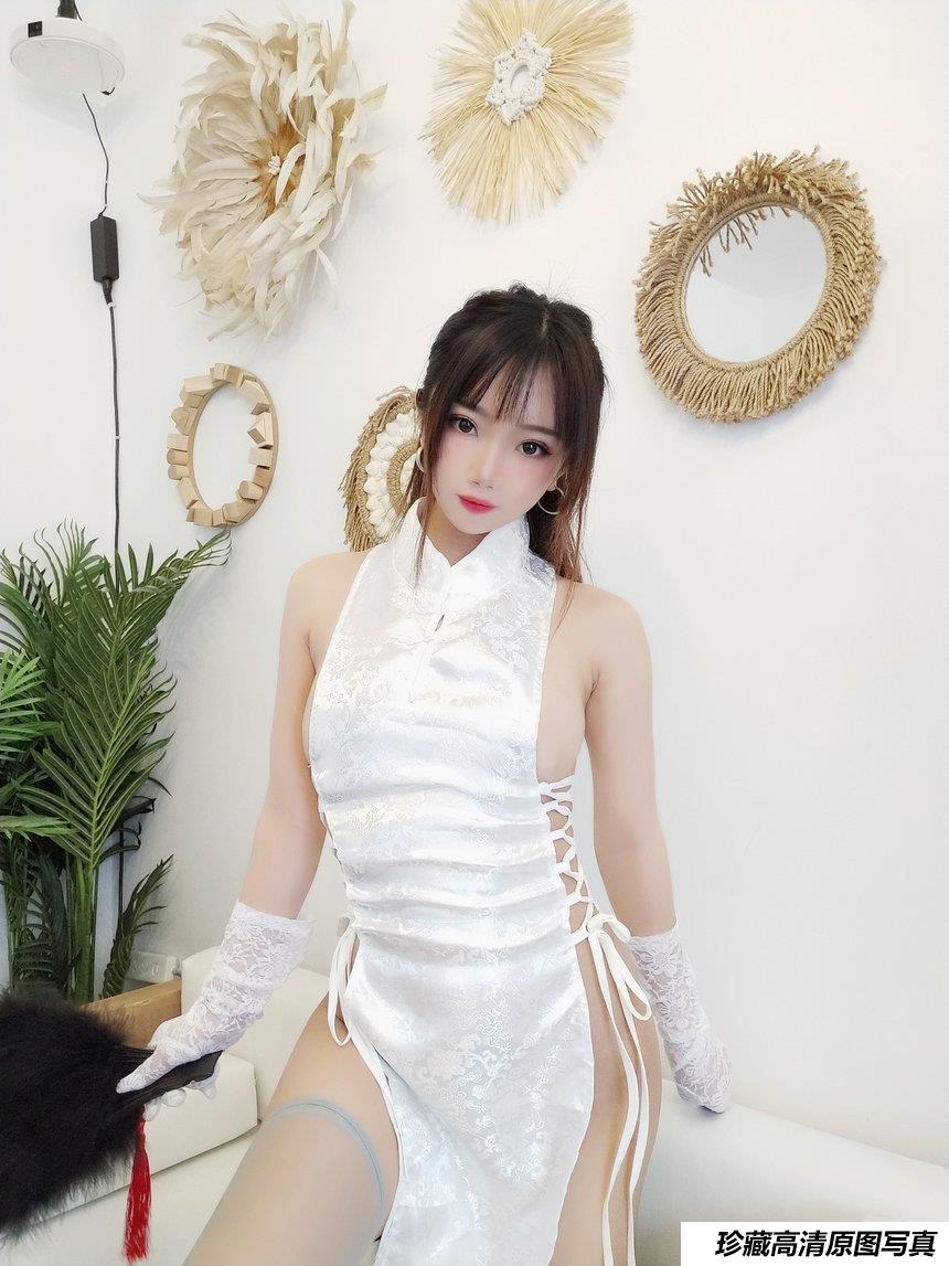 白嫩美少女鬼畜瑶 - 白色旗袍 [30P-78MB]