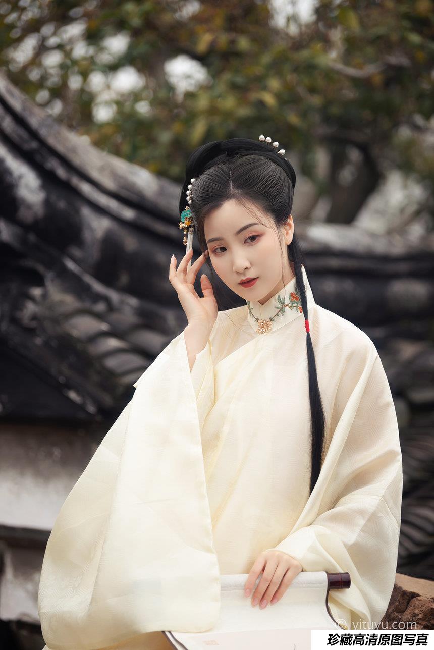 [YITUYU]艺图语 2021.05.10 玉兰 金儿 [22P-445MB]