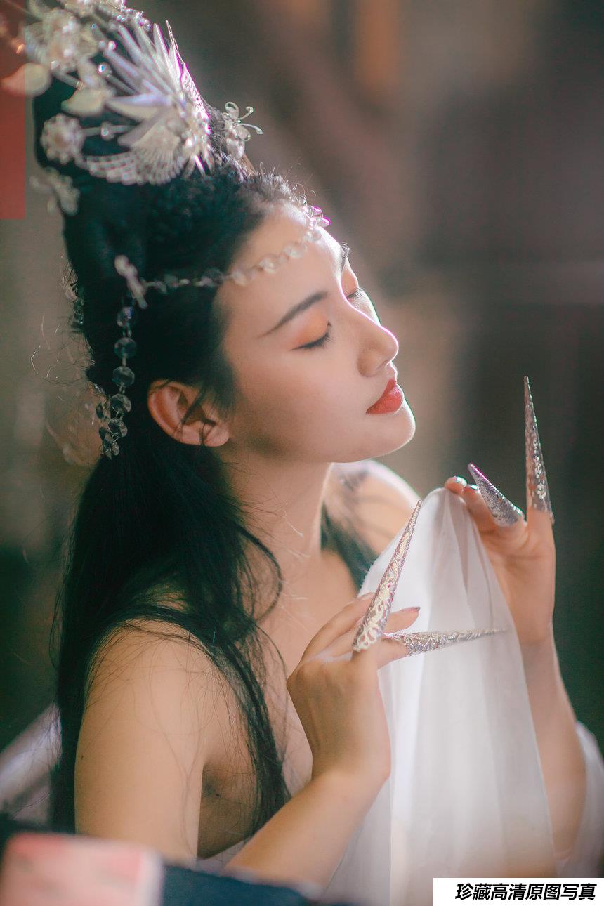 [YITUYU]艺图语 2021.07.21 九尾白狐 刺猬&惠子 [32P/281MB]